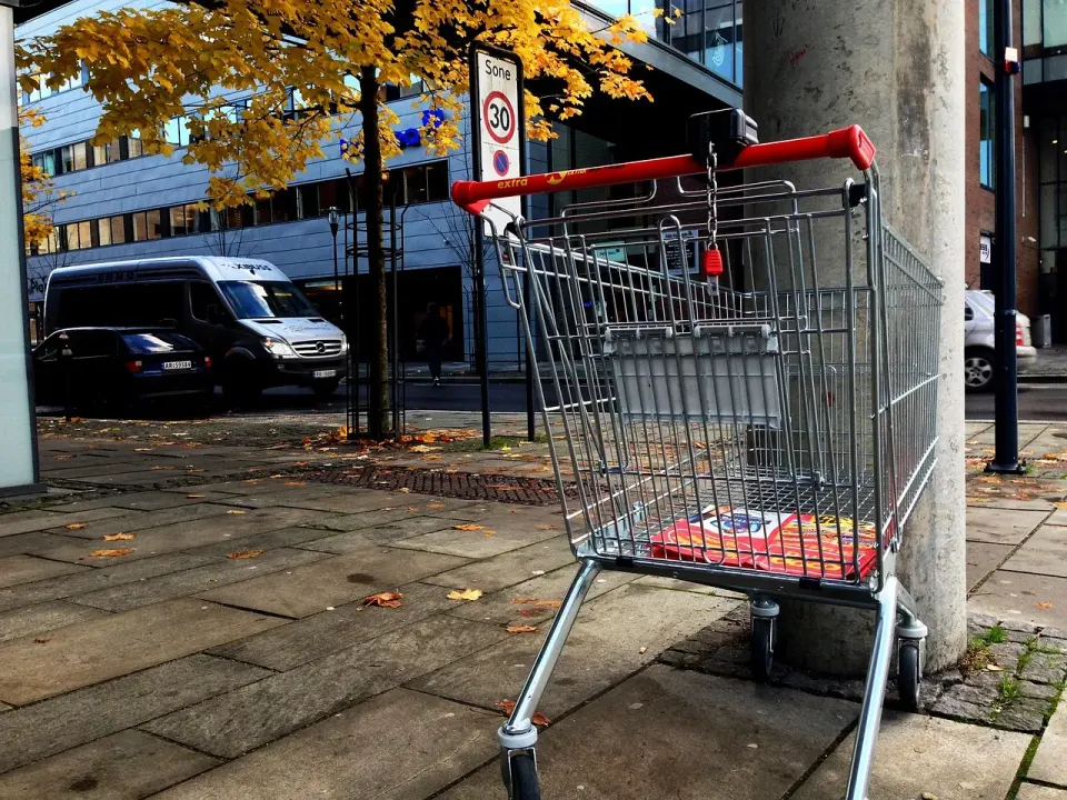 shopping cart, city, shopping trolley, rule of thirds